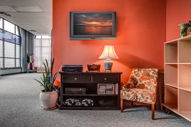 Retail or office space for rent lease in downtown mankato